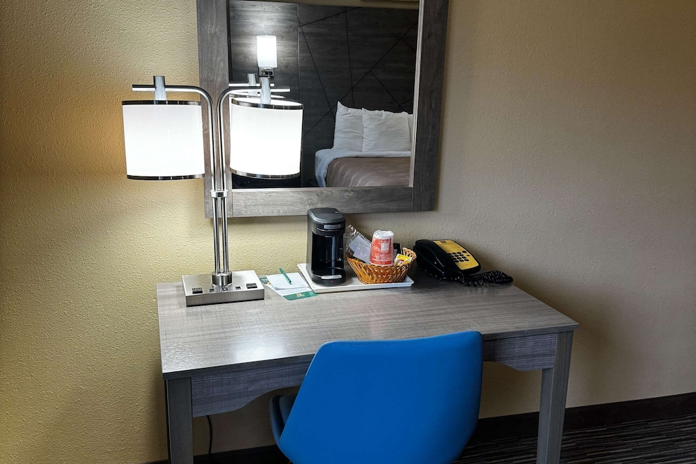 quality inn near i 72 and hwy 51