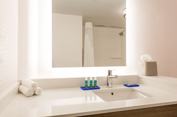 holiday inn express lorton