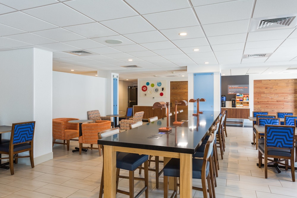 holiday inn express lorton