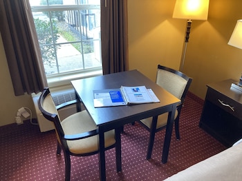 quality inn and suites little rock west