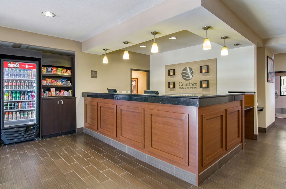 comfort inn and suites kansas city northeast