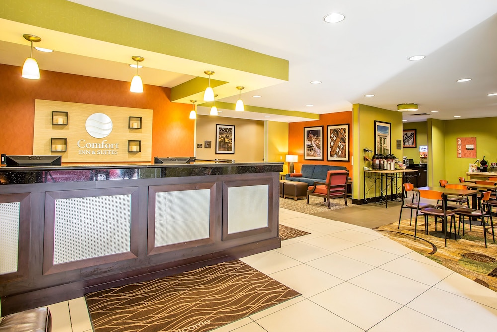 comfort inn and suites kansas city northeast