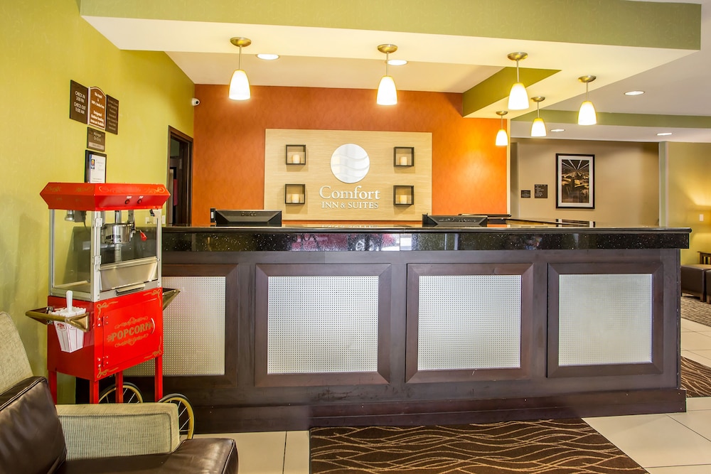 comfort inn and suites kansas city northeast