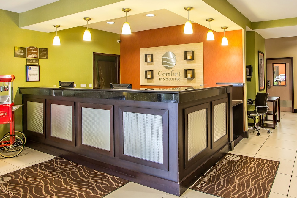 comfort inn and suites kansas city northeast