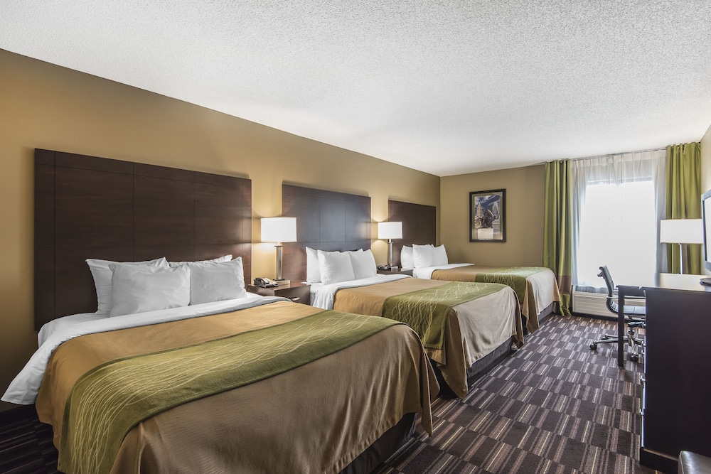 comfort inn and suites kansas city northeast
