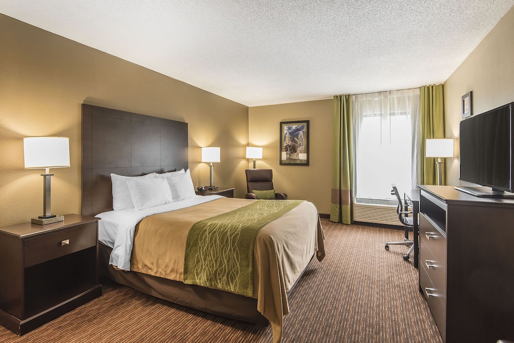 comfort inn and suites kansas city northeast