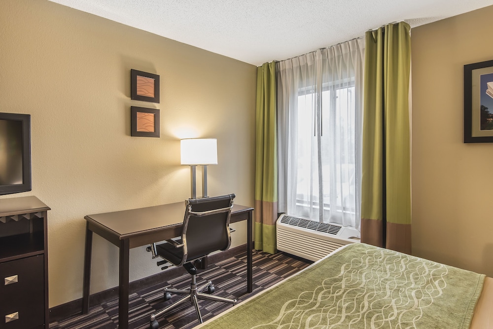 comfort inn and suites kansas city northeast