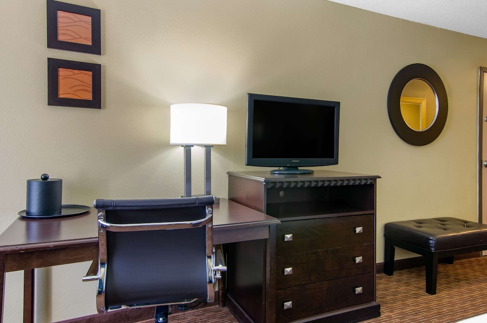 comfort inn and suites kansas city northeast