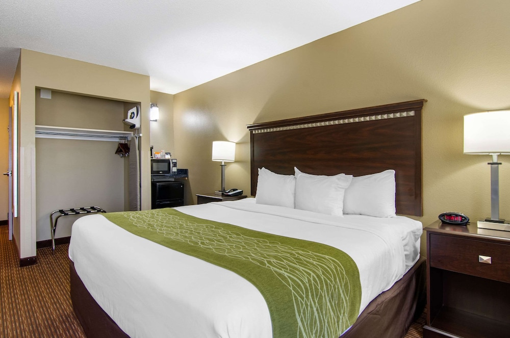 comfort inn and suites kansas city northeast
