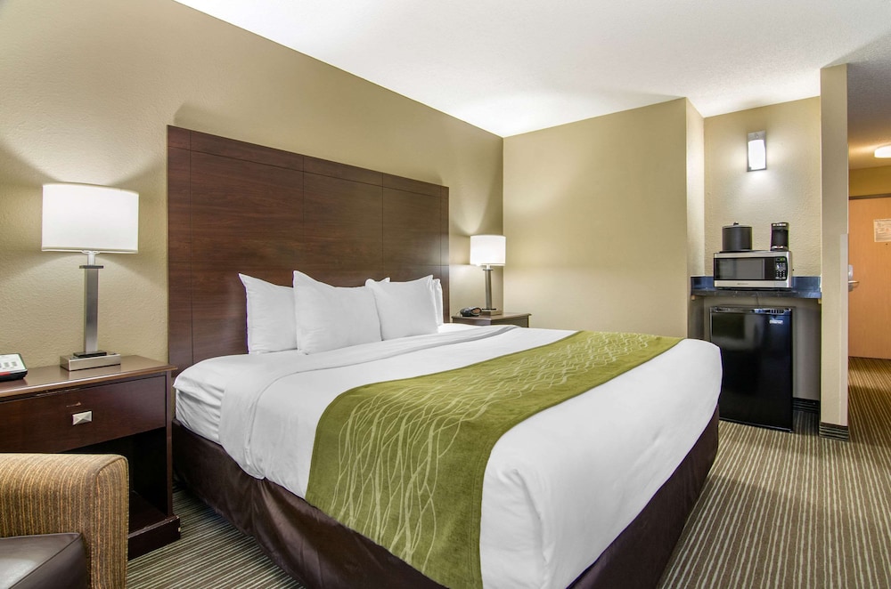 comfort inn and suites kansas city northeast