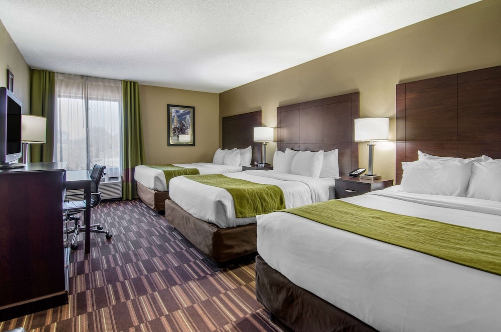 comfort inn and suites kansas city northeast