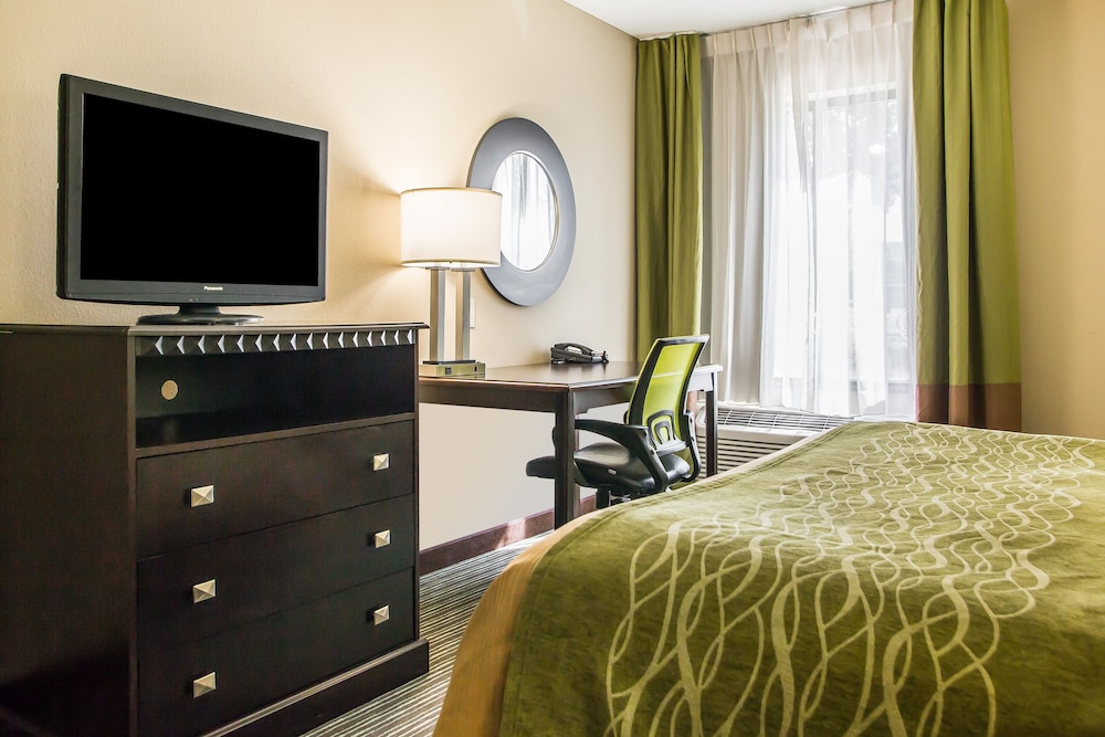 comfort inn and suites kansas city northeast
