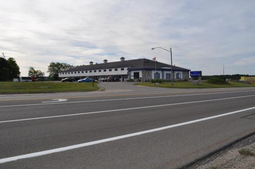 super 8 by wyndham petoskey