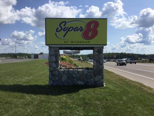 super 8 by wyndham petoskey