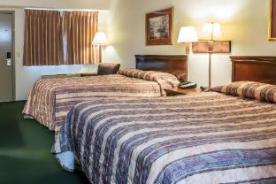 super 8 by wyndham petoskey