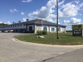 super 8 by wyndham petoskey