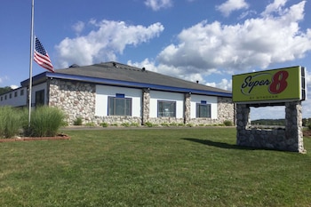 super 8 by wyndham petoskey