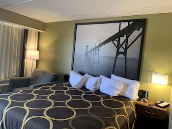 super 8 by wyndham petoskey