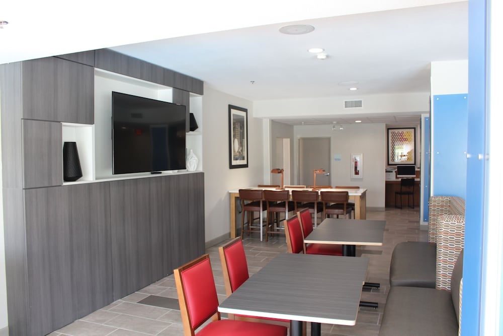 holiday inn express and suites enterprise