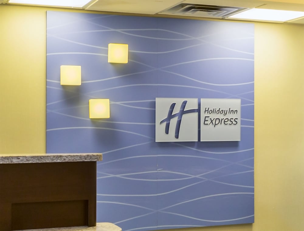 holiday inn express hotel and suites
