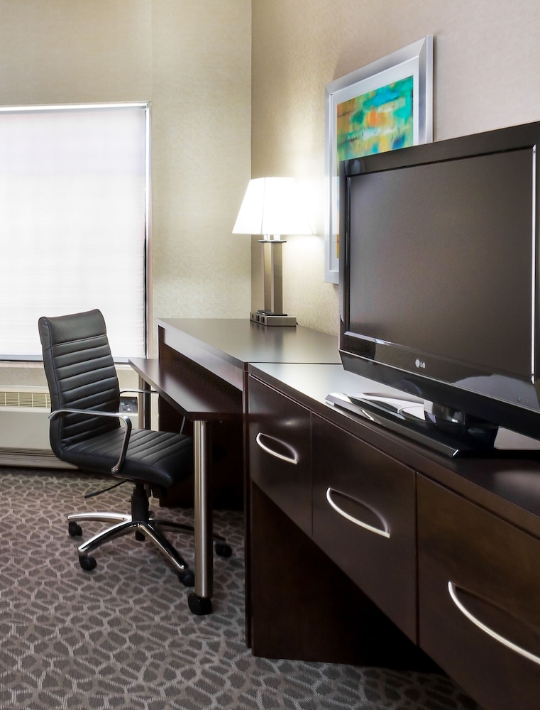 holiday inn express hotel and suites