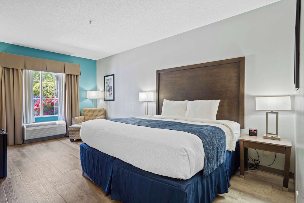 blue water inn and suites bw signature collection