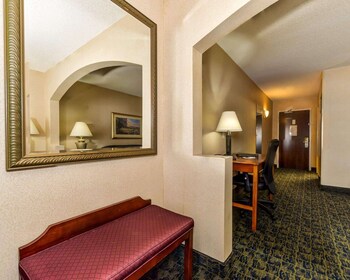 quality inn spring mills martinsburg north