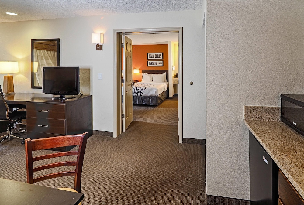 sleep inn and suites near ft bragg