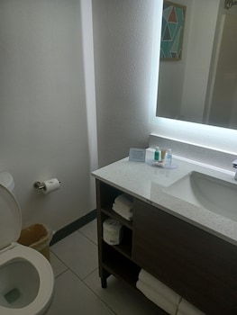 comfort inn and suites