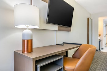 comfort inn and suites