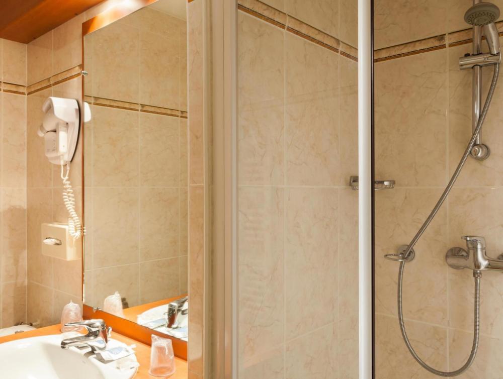 hotel kyriad tours saint pierre des corps gare