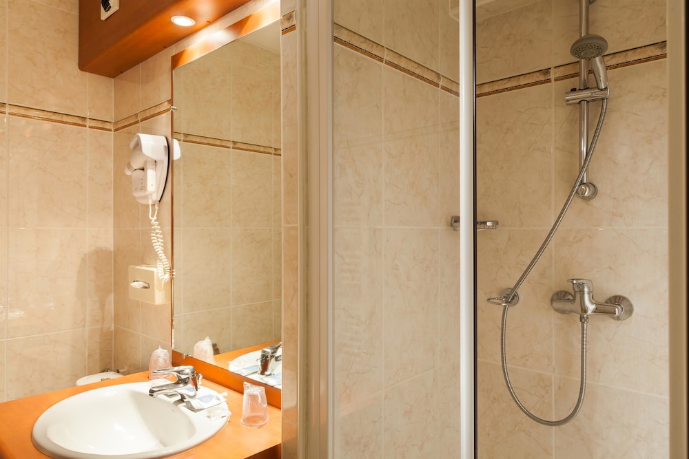 hotel kyriad tours saint pierre des corps gare