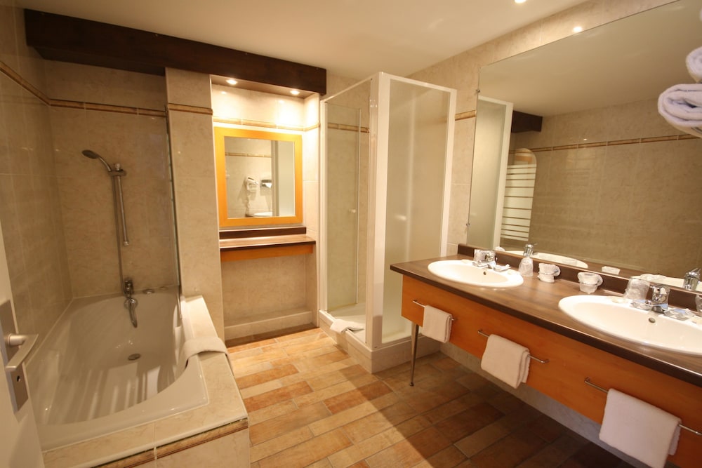 hotel kyriad tours saint pierre des corps gare