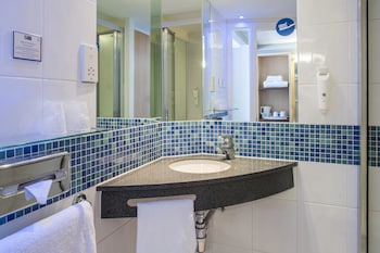 holiday inn express leicester walkers stadium