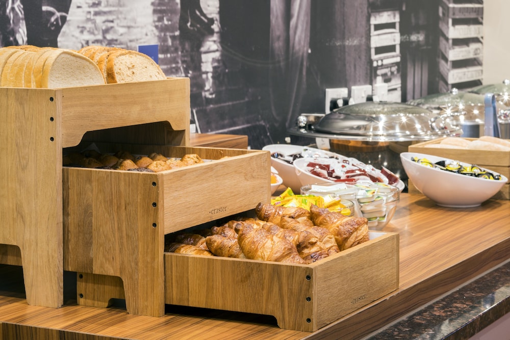 holiday inn express leicester walkers stadium