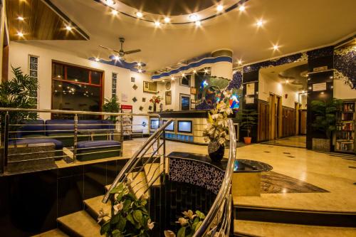 hotel suncourt yatri