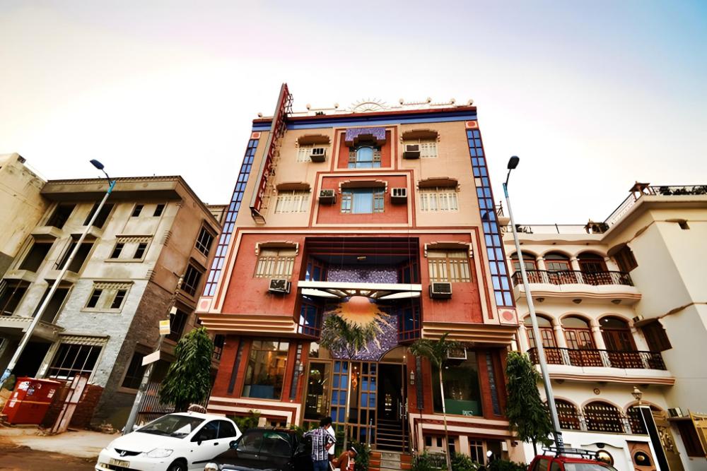 hotel suncourt yatri