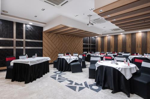 hotel suncourt yatri