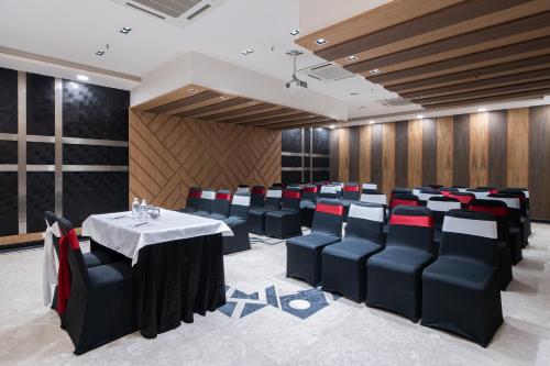 hotel suncourt yatri