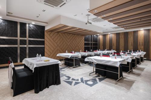 Hotel Suncourt Yatri,,3 star