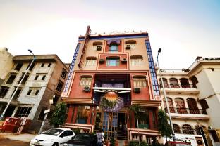 hotel suncourt yatri