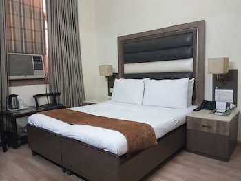 hotel suncourt yatri