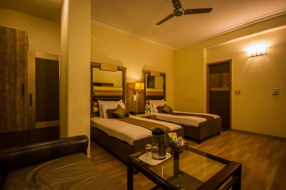 hotel suncourt yatri