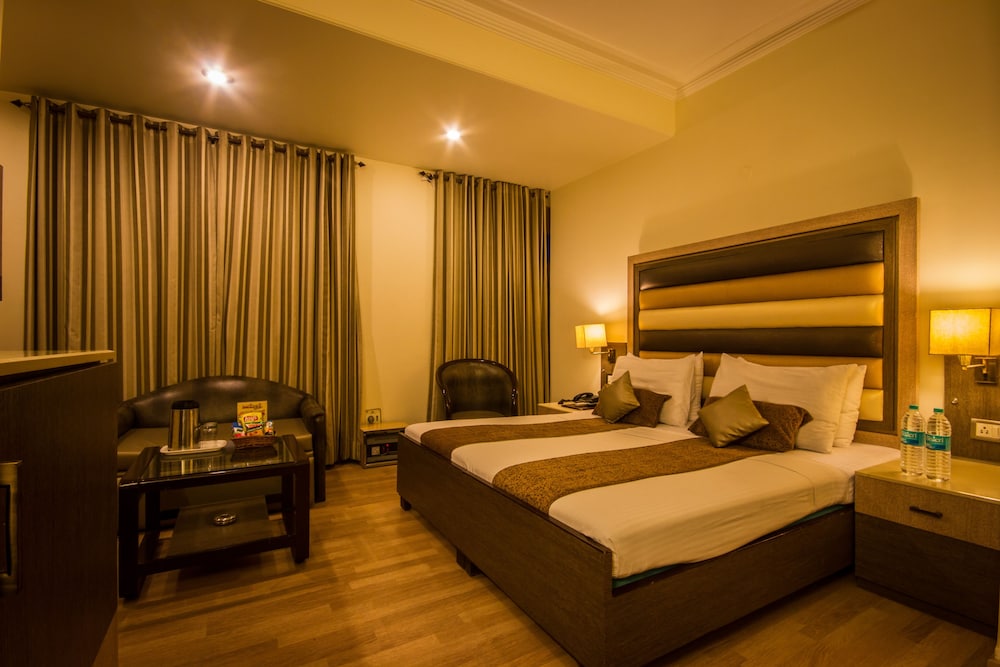 hotel suncourt yatri