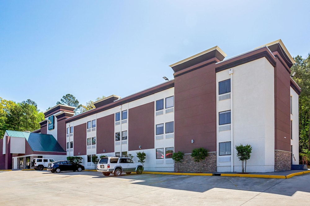 quality inn and suites near six flags east