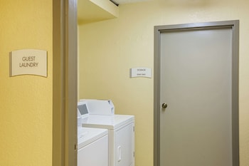 quality inn and suites near six flags east