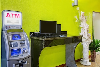 quality inn and suites near six flags east