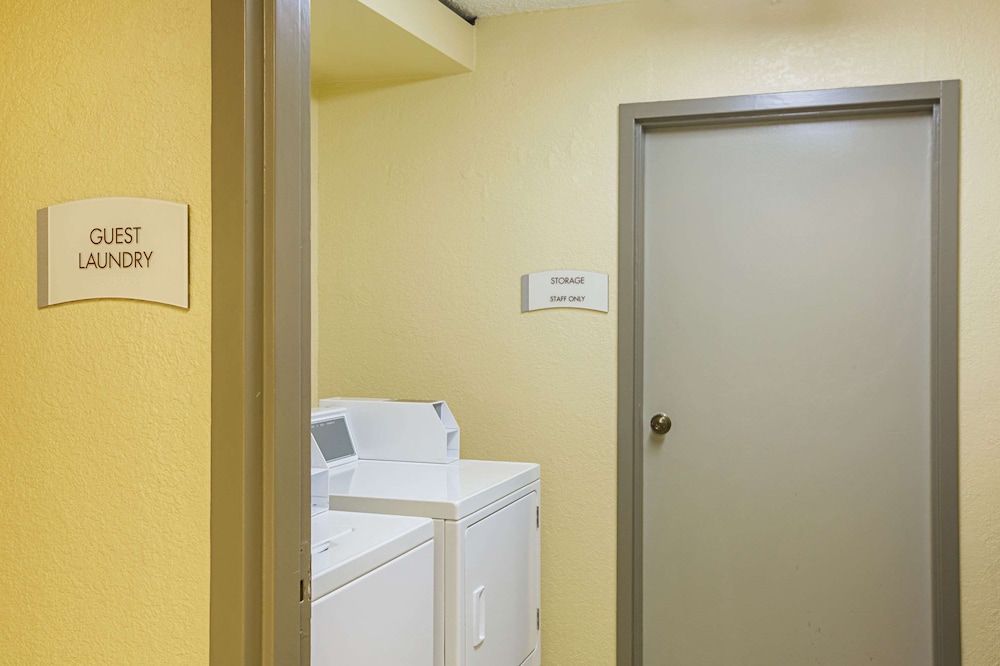 quality inn and suites near six flags east