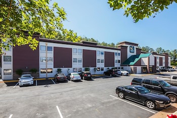 quality inn and suites near six flags east