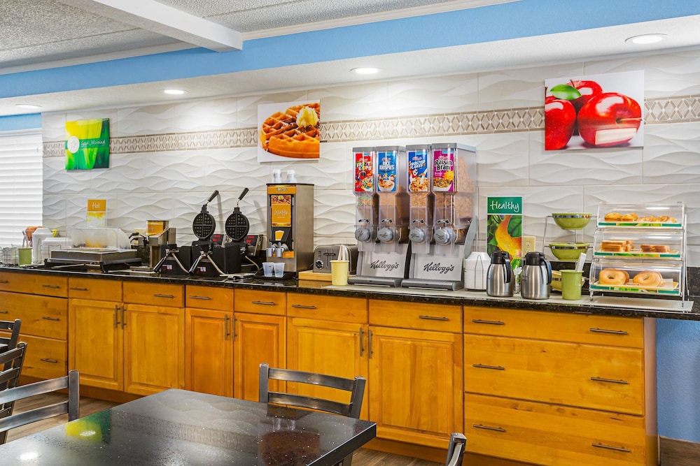 quality inn and suites near six flags east